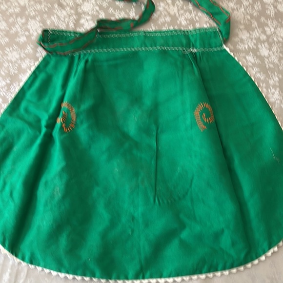 Two hand-embroidered, handmade half aprons, from Portugal. - Picture 3 of 6
